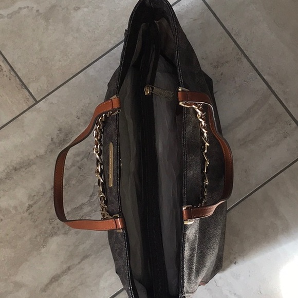 Authentic Michael Kors bag ONLY - Picture 3 of 4